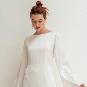 Vintage-Inspired Minimal Bridal Dress